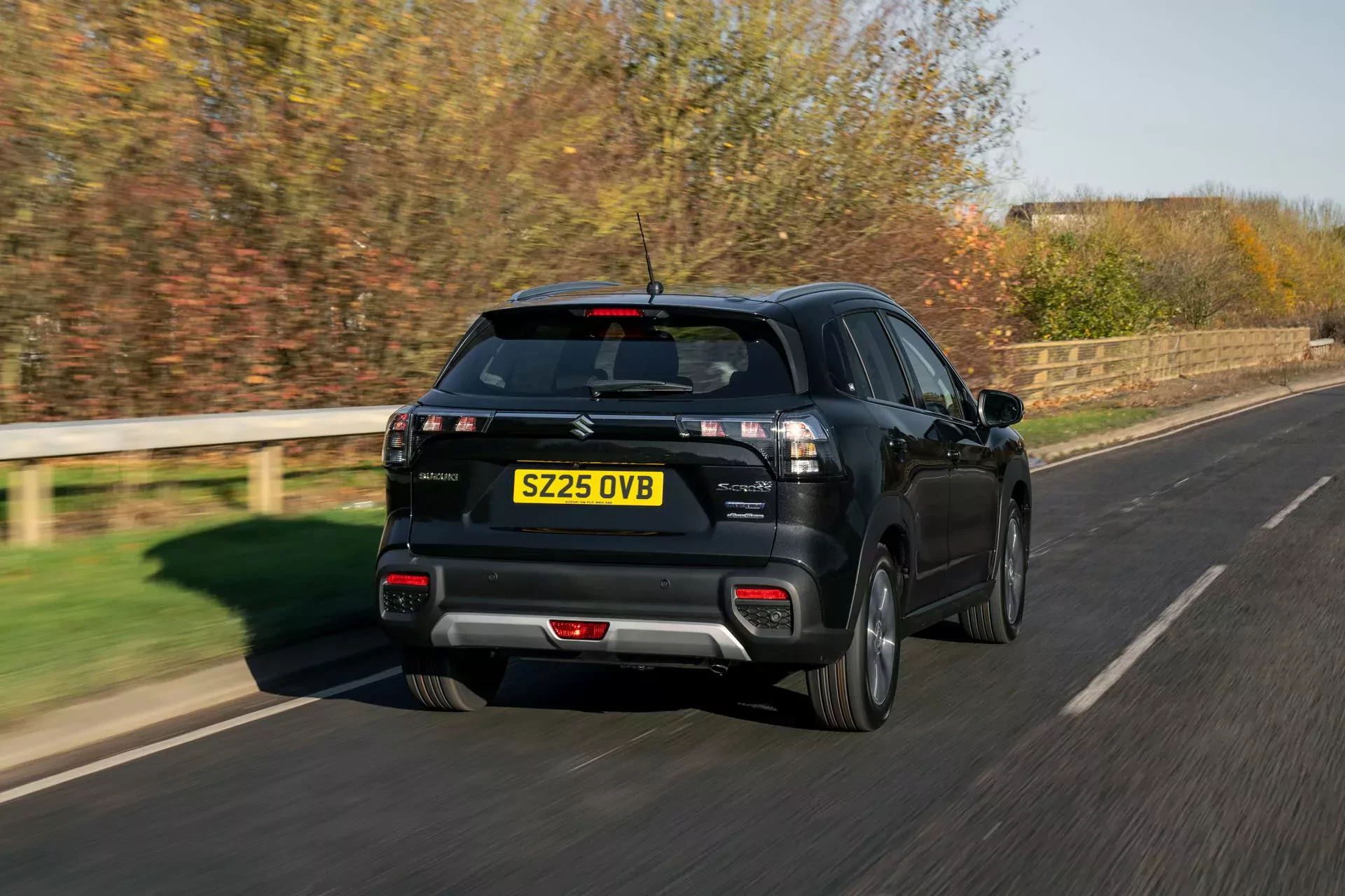 SUV Suzuki S-Cross silnik cena ceny spalanie benzyna hybryda opinie oceny zalety wady