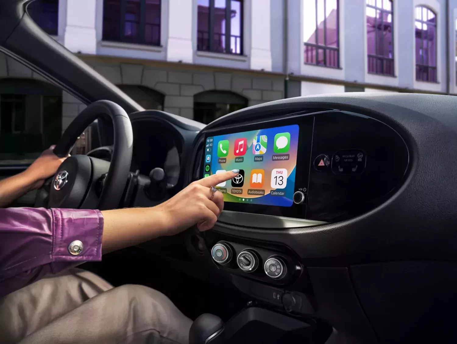 Toyota AYGO_X widok wnętrza