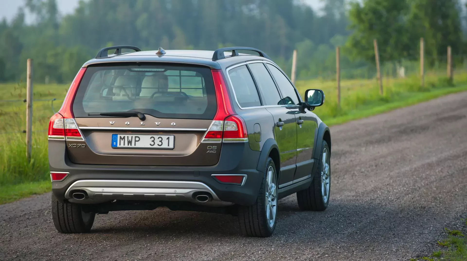 Volvo XC70 SUV kombi napęd opinie oceny zalety wady silnik benzyna diesel cena ceny
