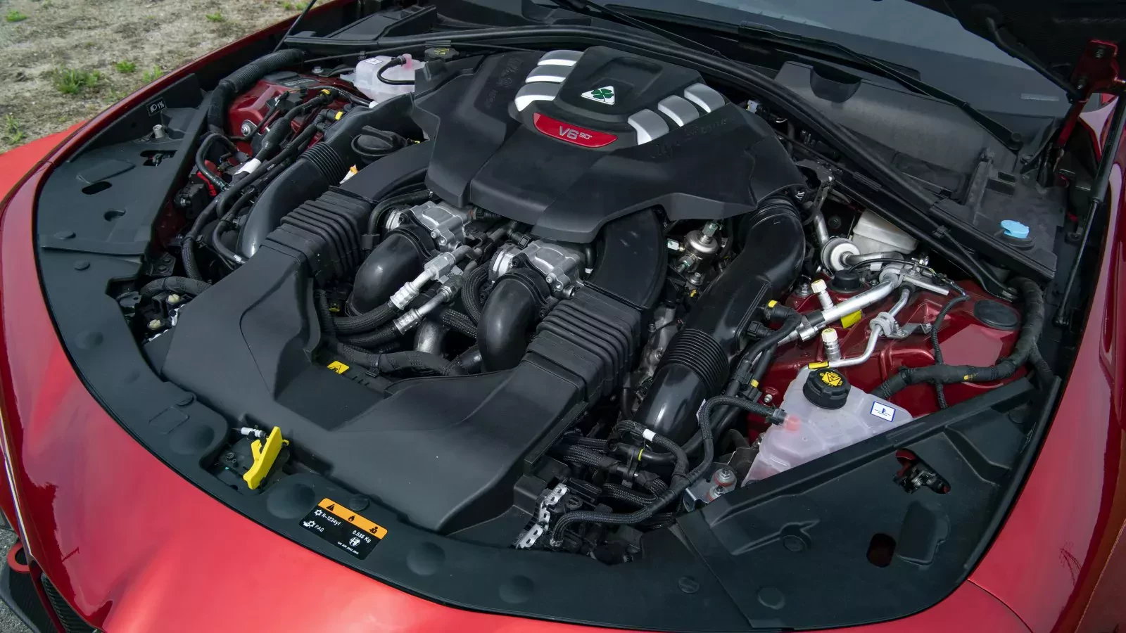 Alfa Romeo podnosi się z kolan – tym razem tak naprawdę. Włosi przywracają Diesla i inne silniki