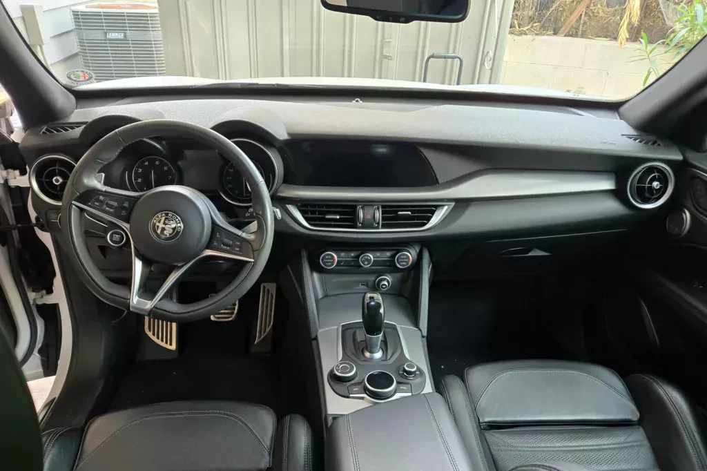 alfa-romeo-stelvio-suv-uzywane