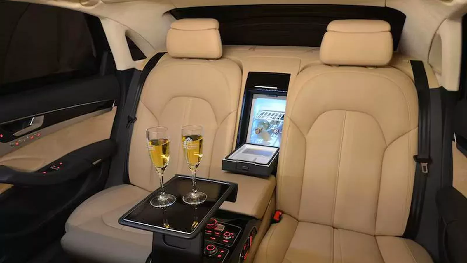 To luksusowe Audi powstało tylko w dwóch egzemplarzach. Jednym jeździ król, drugi jest na sprzedaż