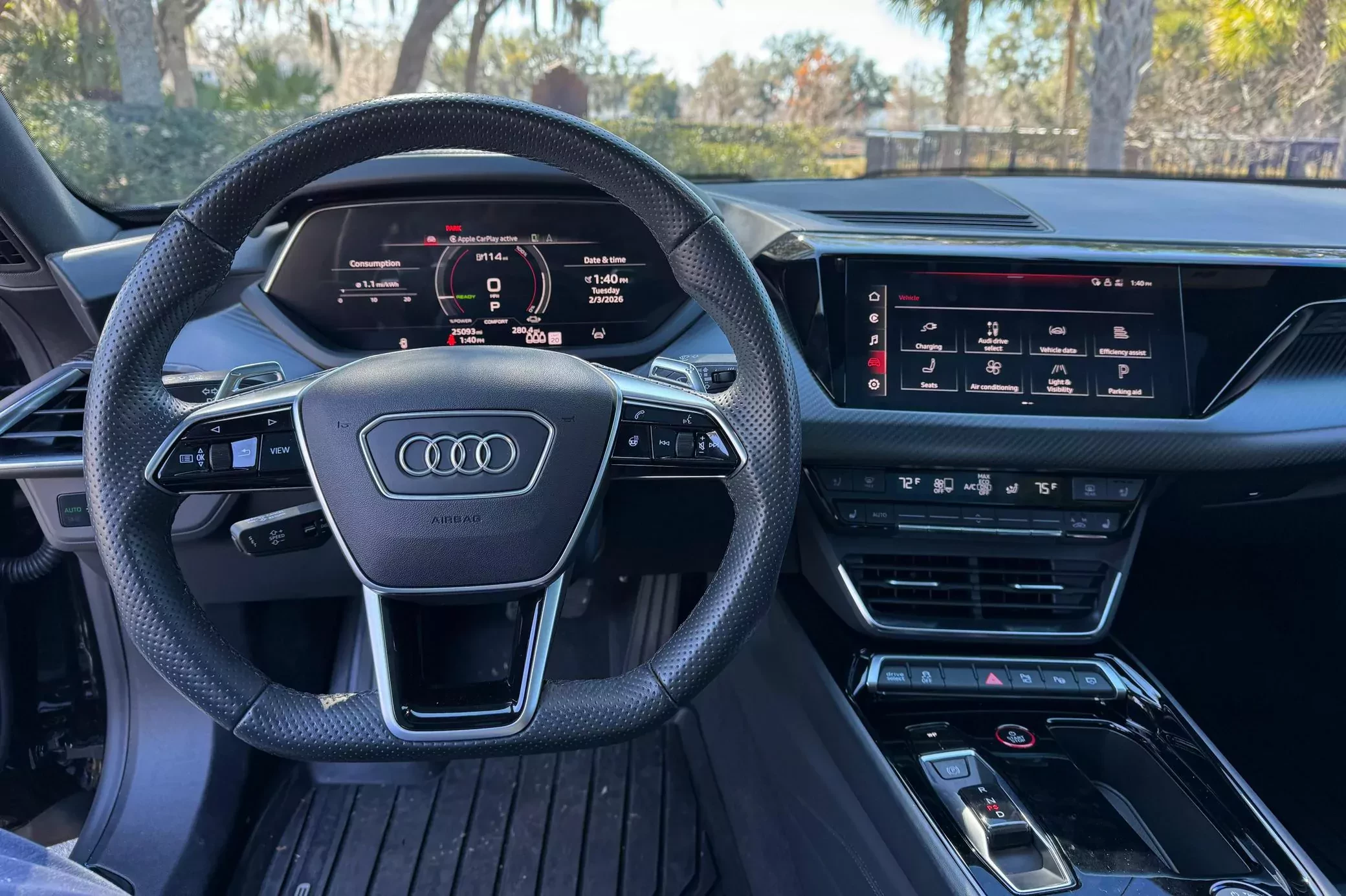 4-letnie Audi z przebiegiem 40 tys. km. Jest bardzo bogato a cena to tylko 129 tysięcy złotych