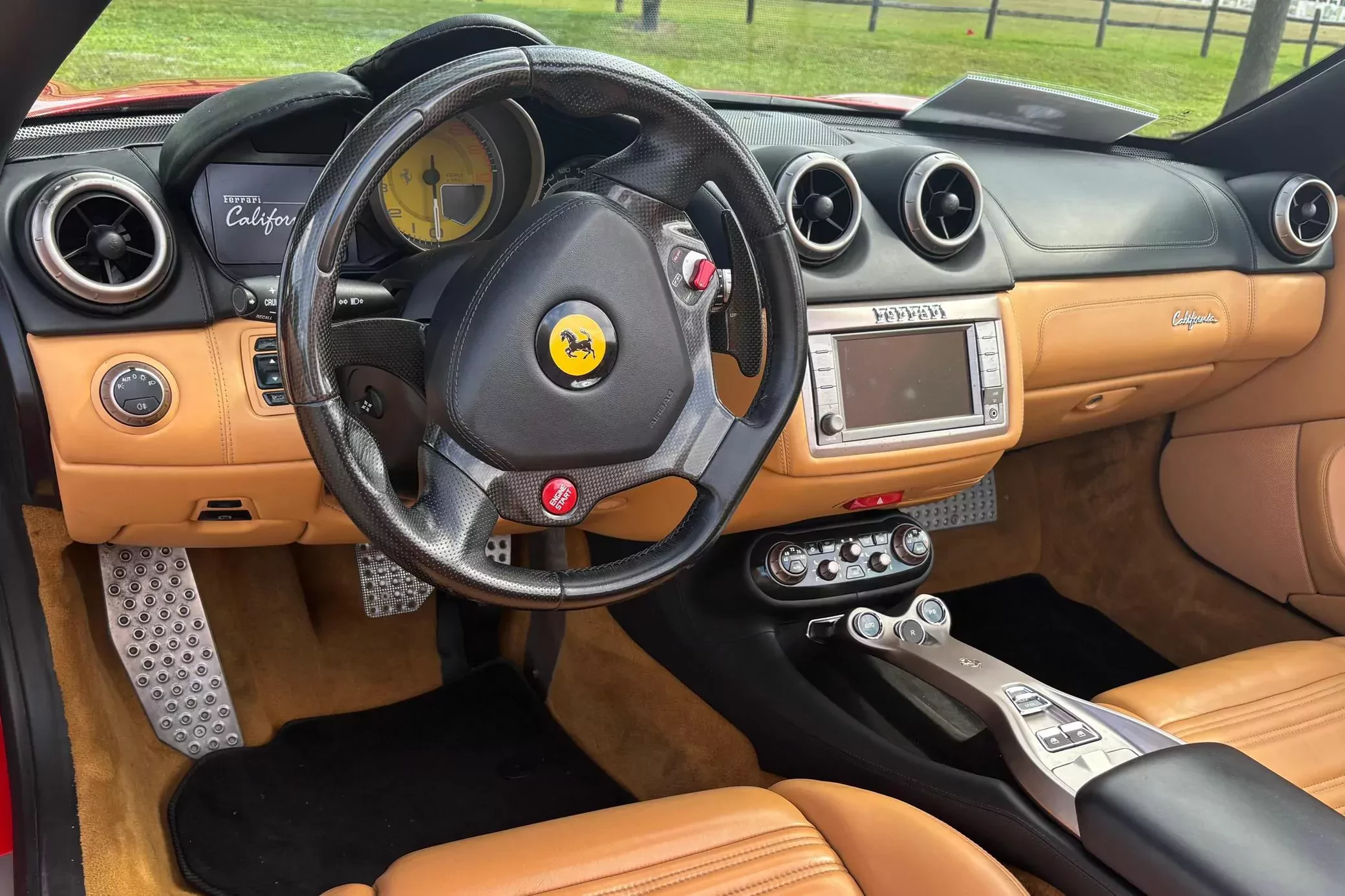 Ferrari z przebiegiem 51 200 km za cenę wypasionego Superba. To jeden z piękniejszych modeli ostatnich lat