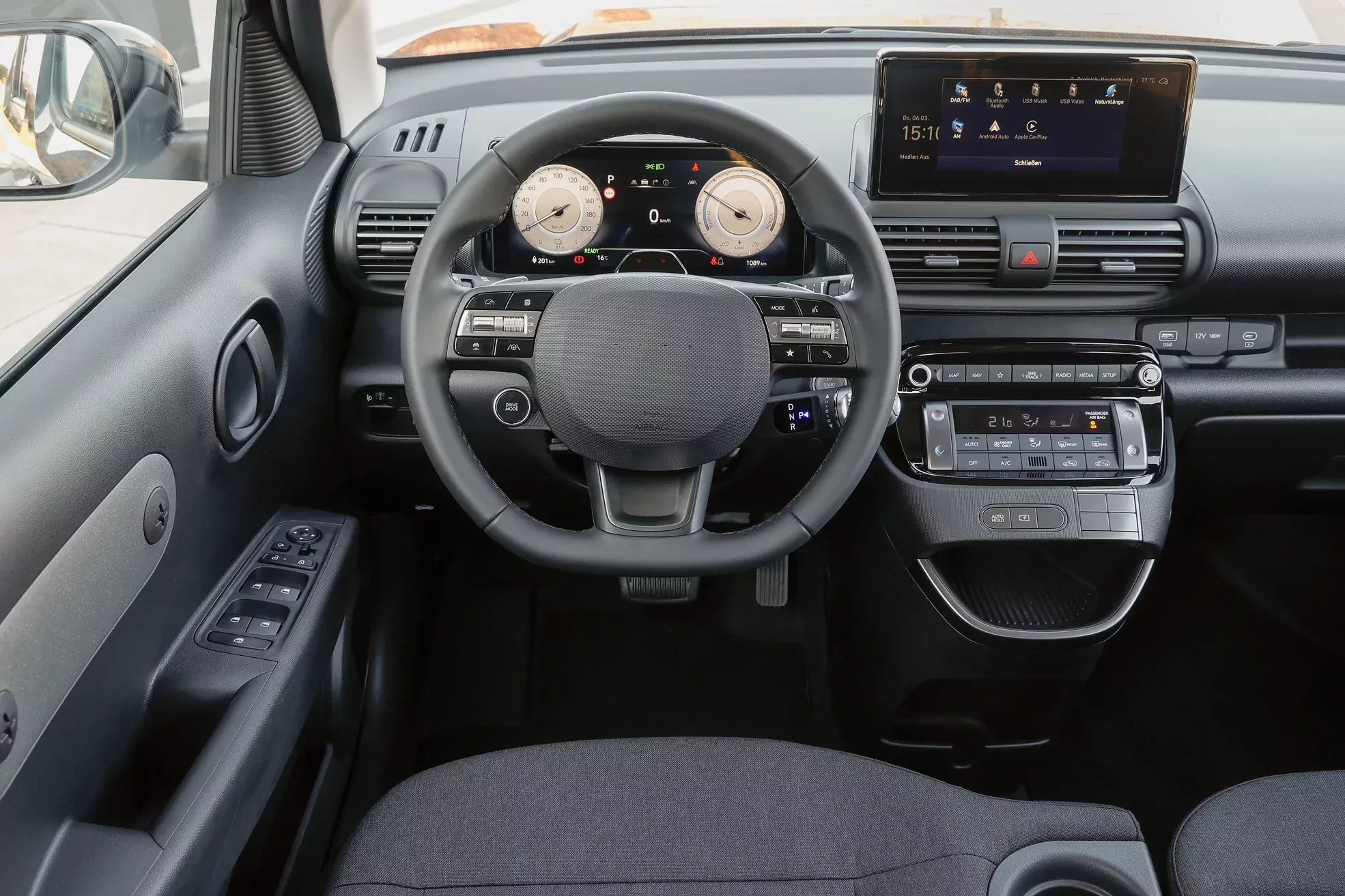 Hyundai Inster-widok kokpitu