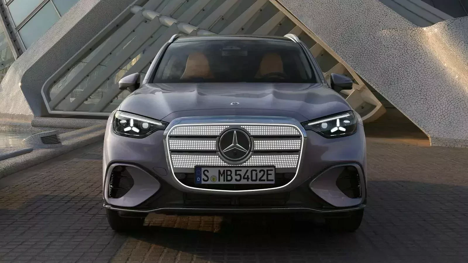 Mercedes przywraca swój najtańszy model do sprzedaży. To hybryda SUV-a i vana
