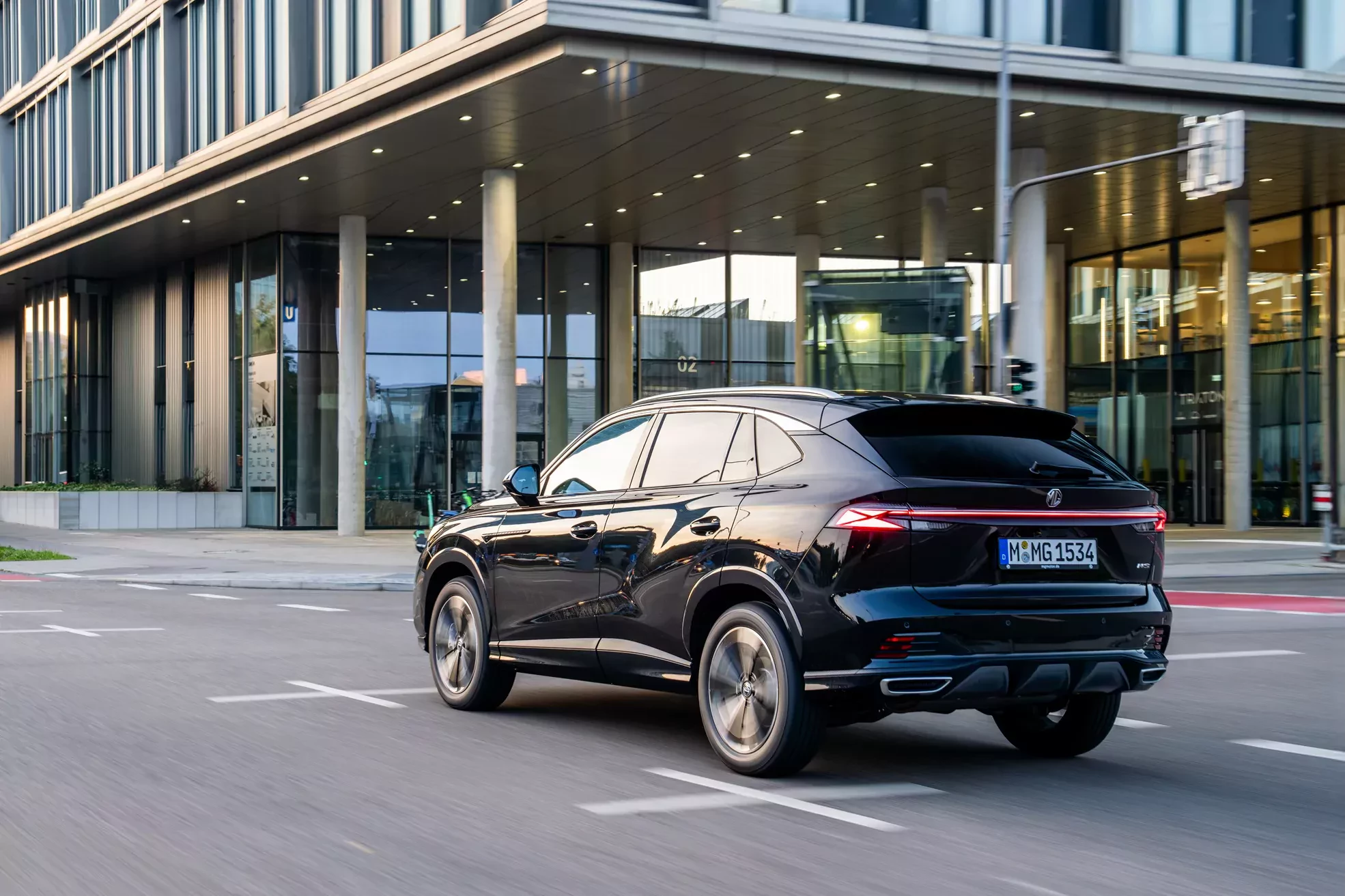 Koszmar hybrydowych silników Toyoty ma logo marki z Chin. Wielu Polaków wybiera przecenionego SUV-a zamiast RAV4