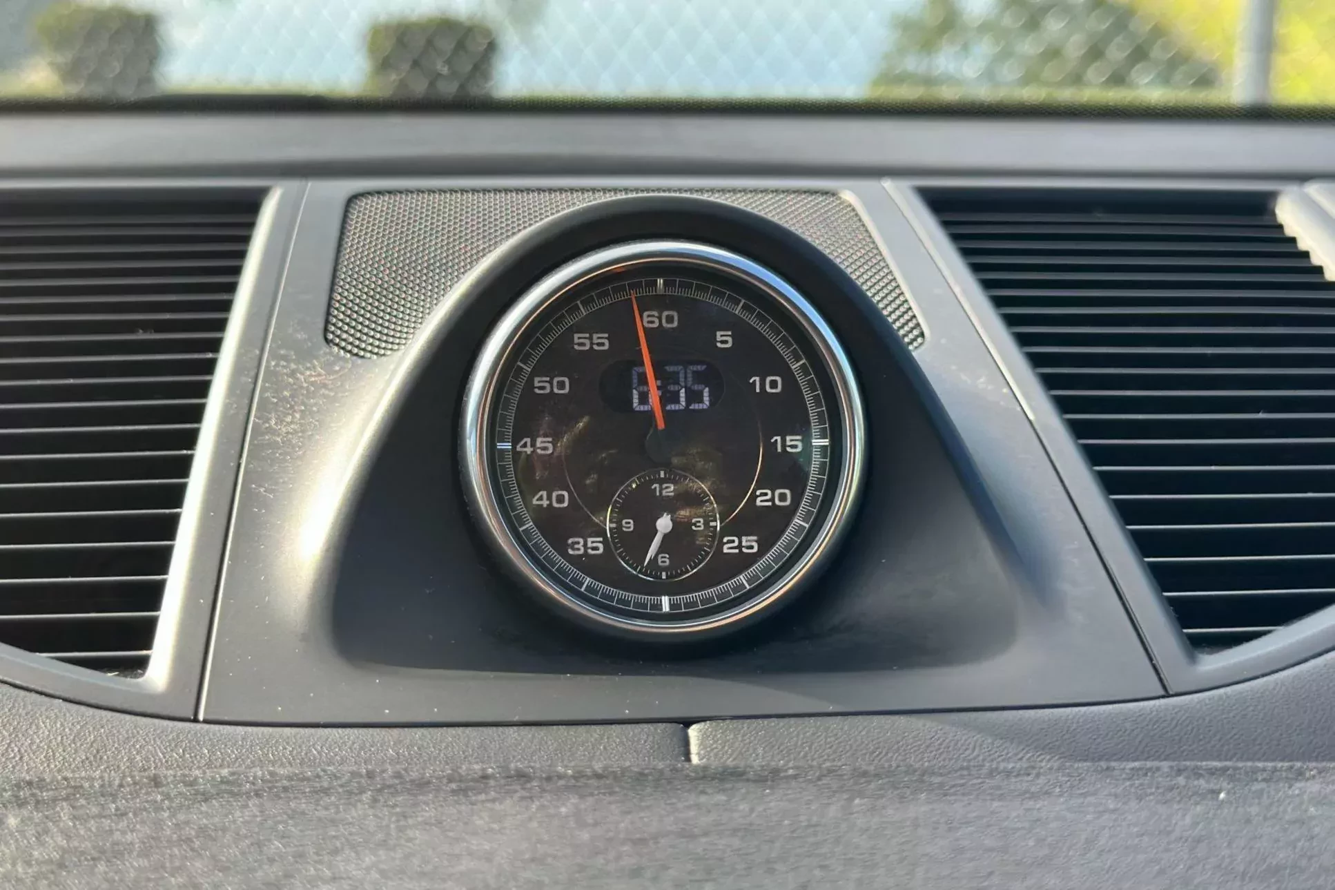 To najtańsze nowoczesne Porsche na rynku. 60 tysięcy złotych w portfelu wystarczy żeby przebierać w ofertach