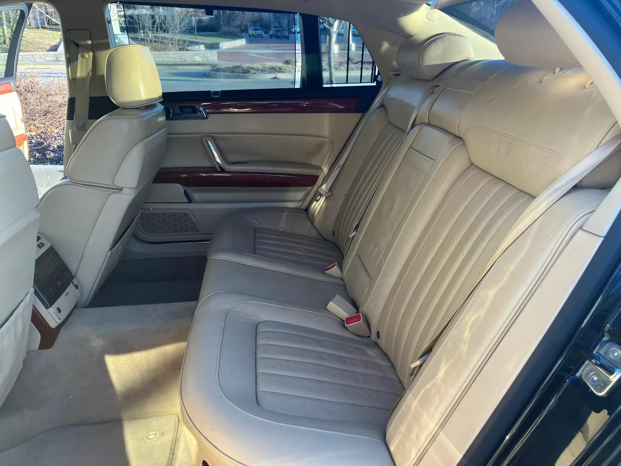 Ten luksusowy sedan drenował portfele choćby najbogatszych. Dziś kosztuje 25 tysięcy złotych