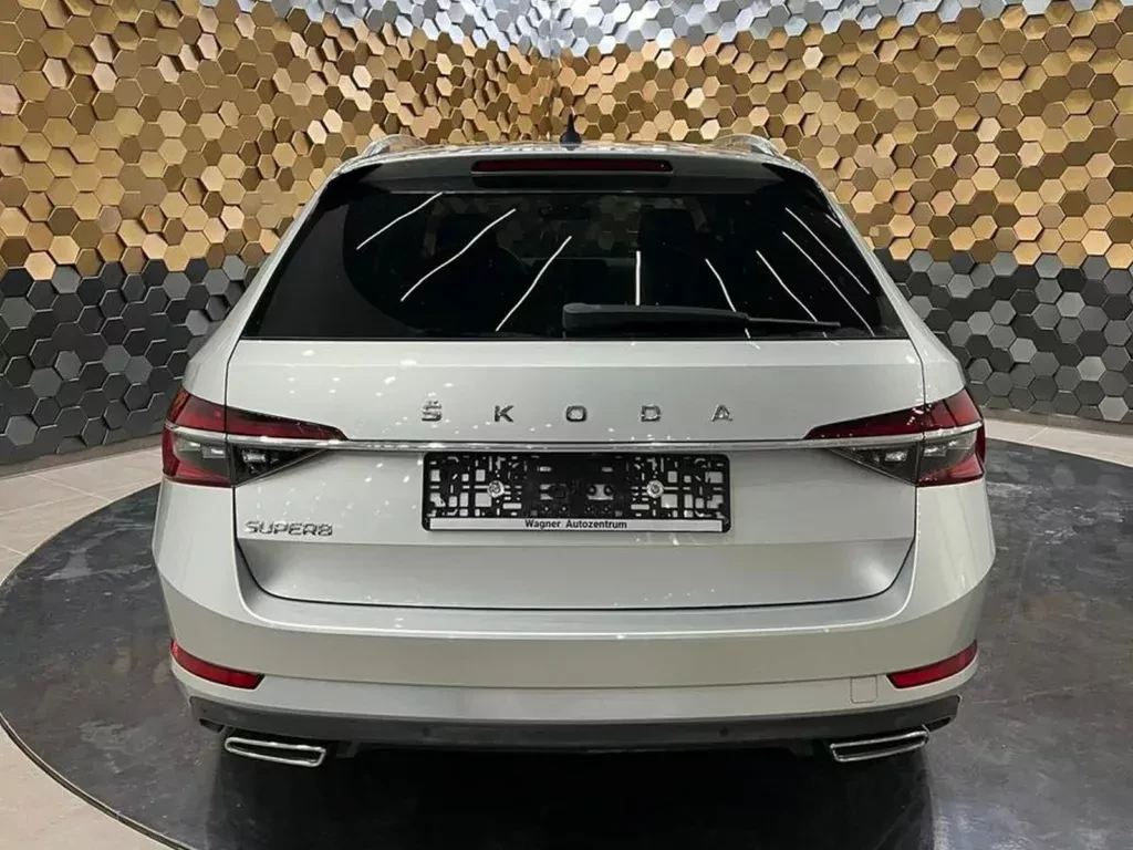 skoda-superb-kombi-421-km