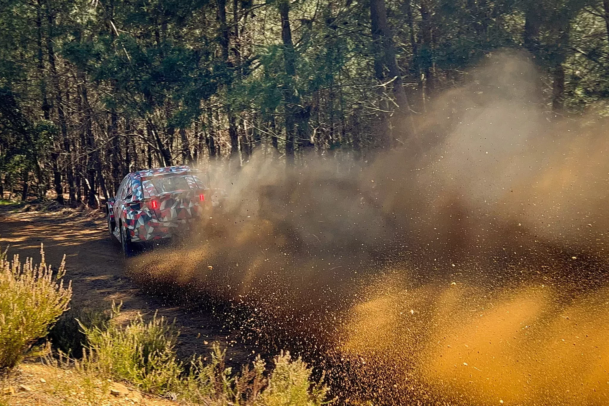 Toyota „GR Celica” WRC27 dokładnie sfotografowana i sfilmowana na kolejnych testach. Konkurencja pojedzie tą samą drogą