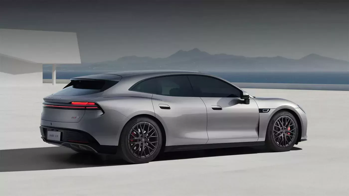 GT7-shooting-brake-tyl-swiatla-ADS