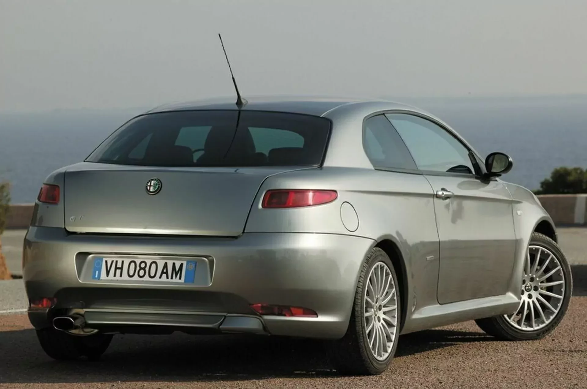 Alfa Romeo GT gran turismo silnik moc osiągi benzyna diesel opinie oceny zalety wady osiągi