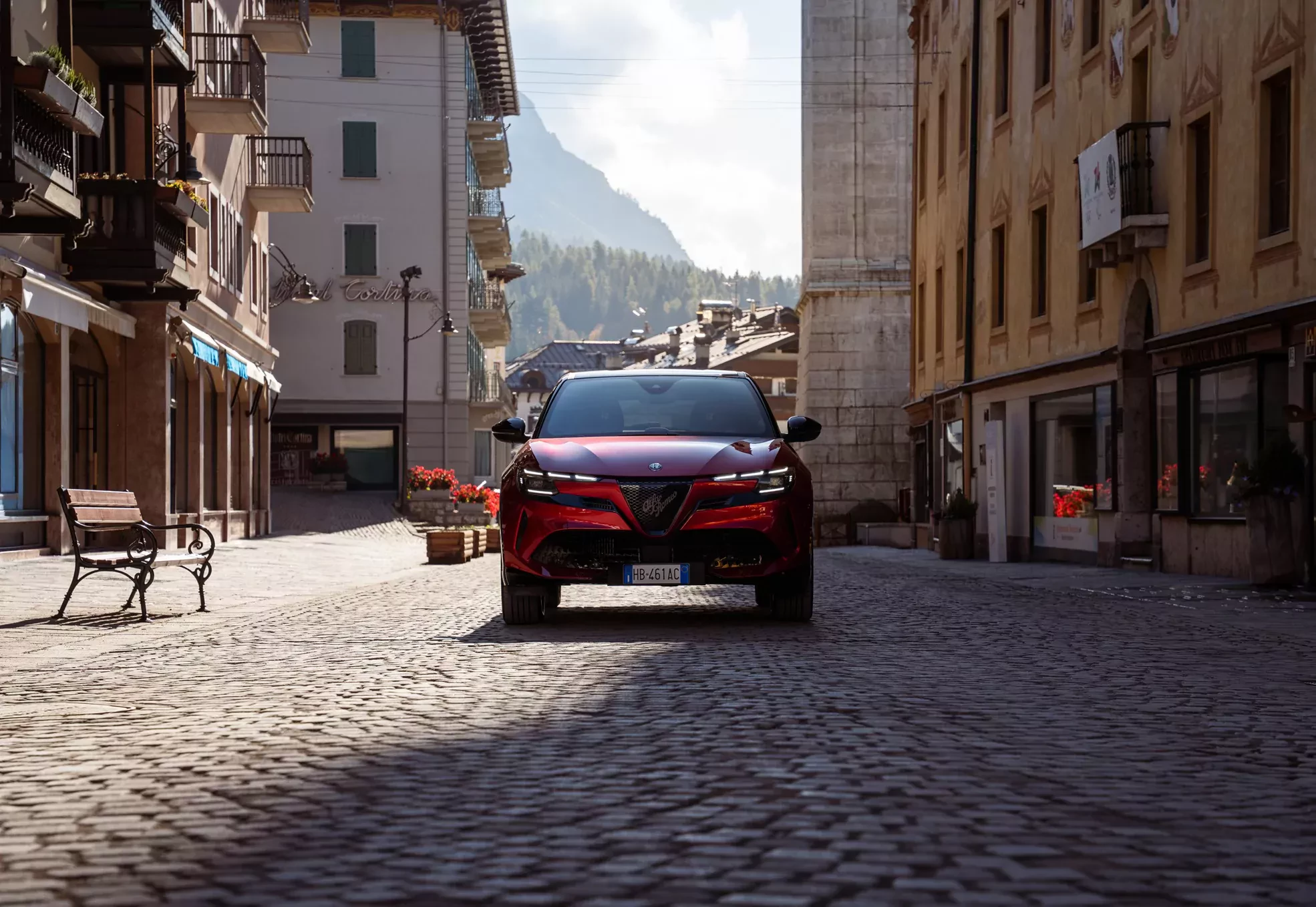 SUV Alfa Romeo Junior SPORT SPECIALE 2026 na ulicy