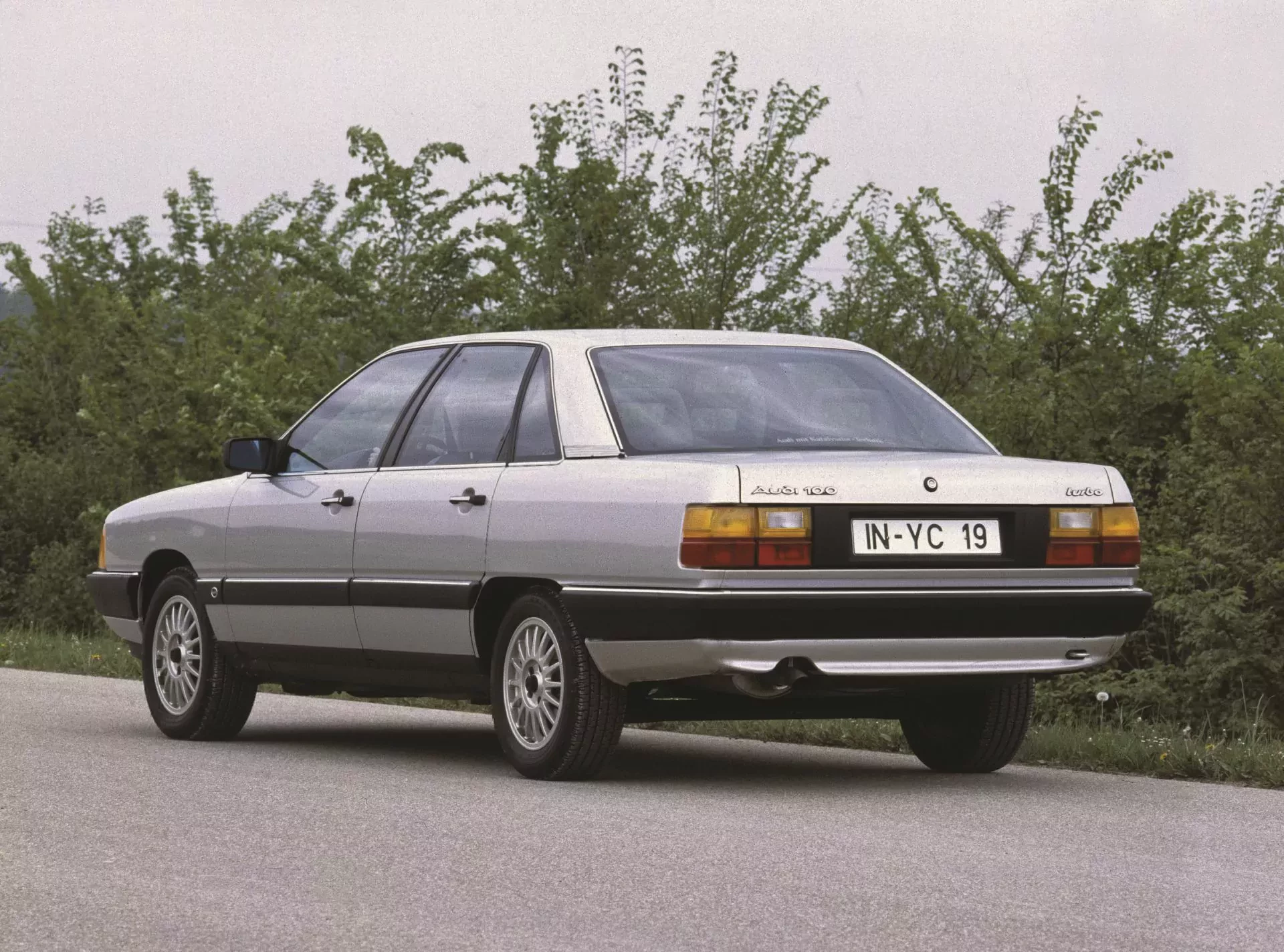 Audi 100 klasyk cena ceny opinie oceny zalety wady silnik moc osiągi używany otomoto