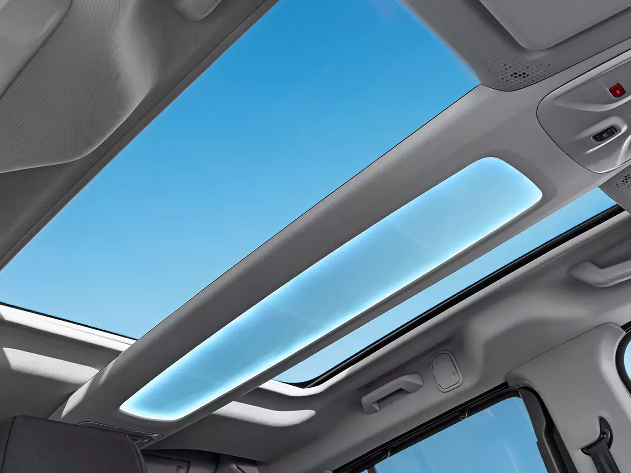 Qubo L Fiata zdjęcie panoramicznego dachu