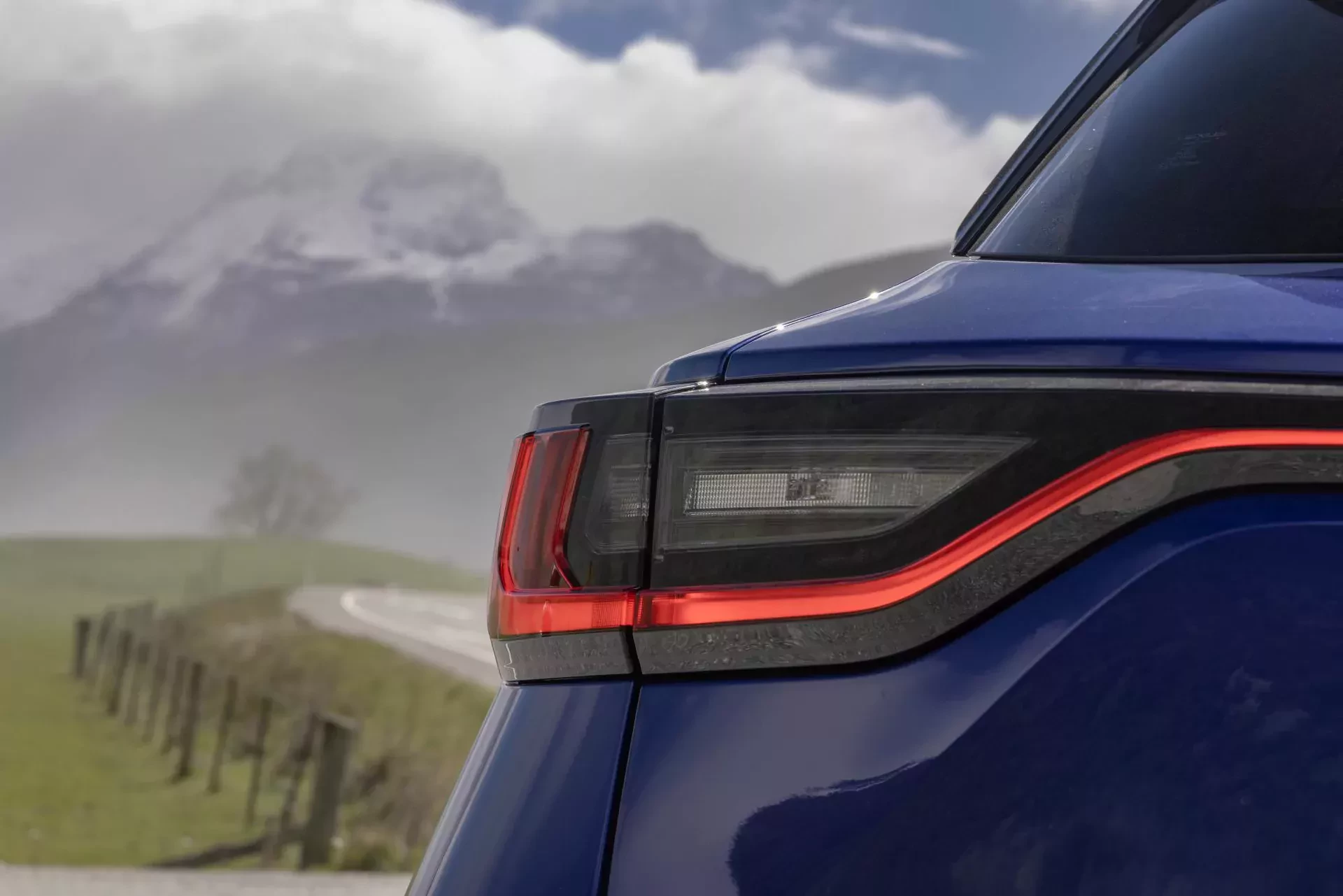 Japoński SUV zachwyca designem, luksusem, silnikiem i ceną. Budzi coraz większe zainteresowanie