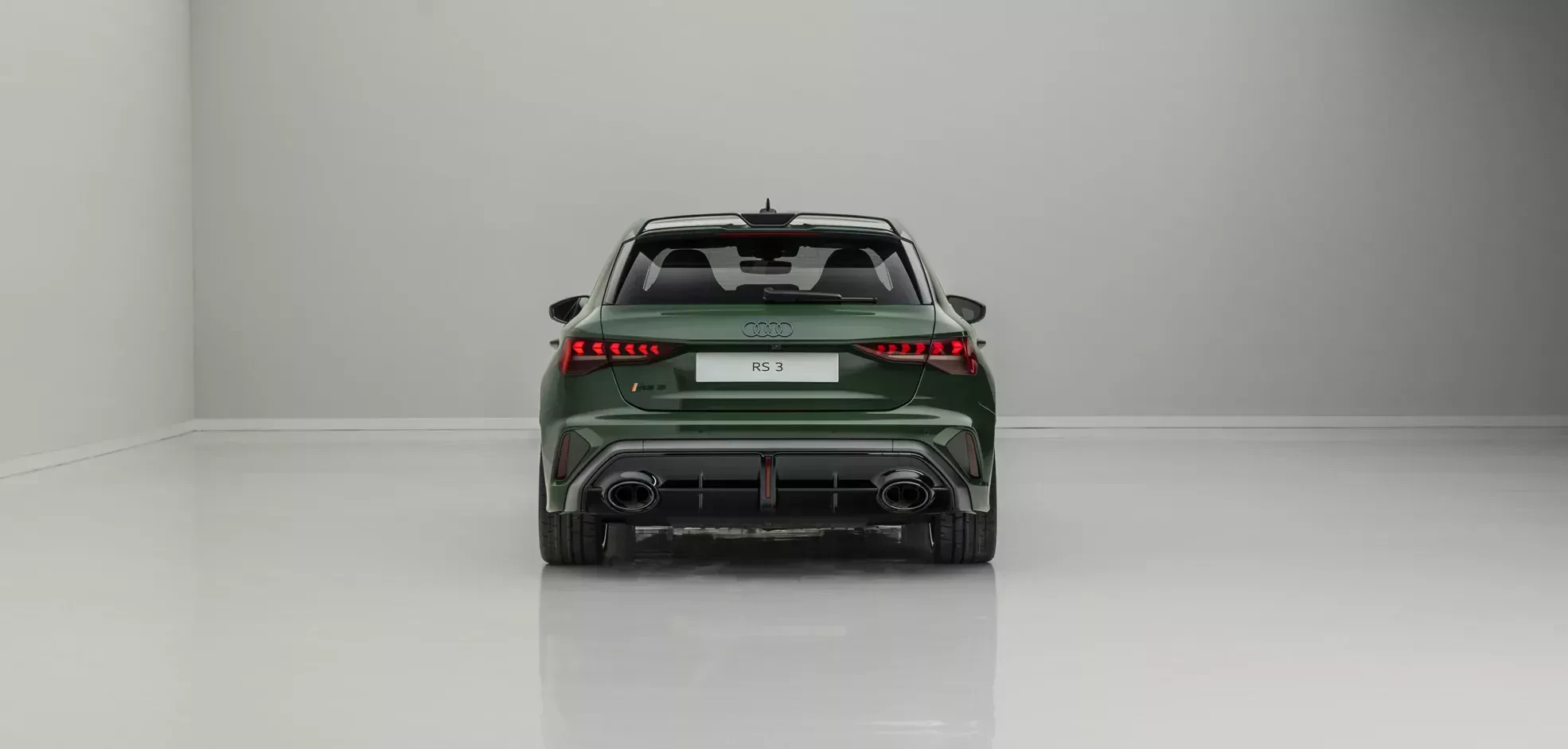 Ostatni ryk z kuchni Audi Sport. Serwują brutalne pożegnanie legendarnego RS3 z prędkością 300 km/h