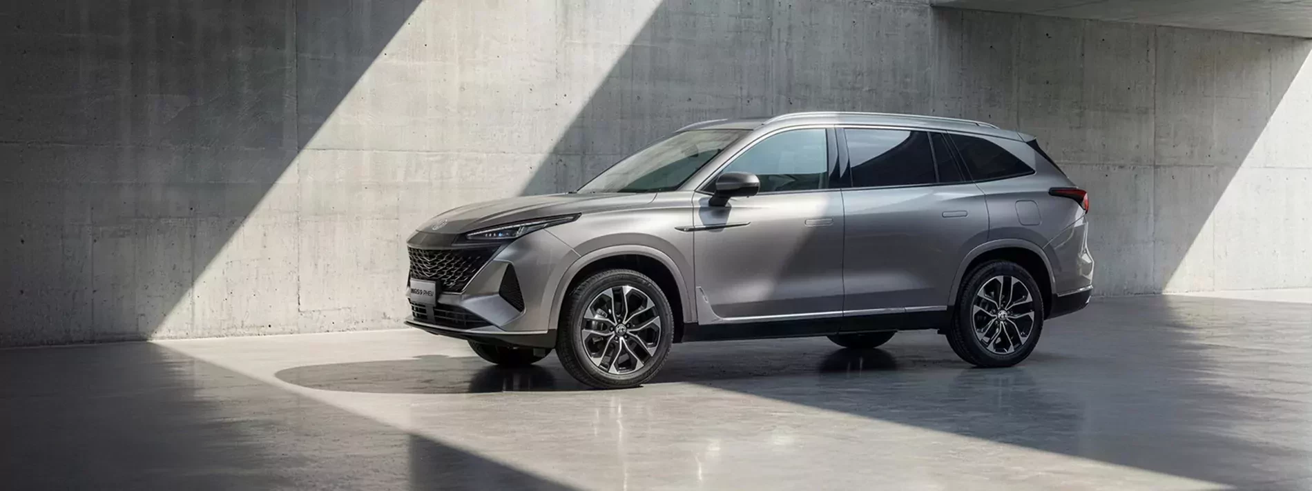 MG robi szach mat konkurencji nowym S9 PHEV 2026. Duży SUV z 7 miejscami i bagażnikiem gigantem to hit dla rodzin