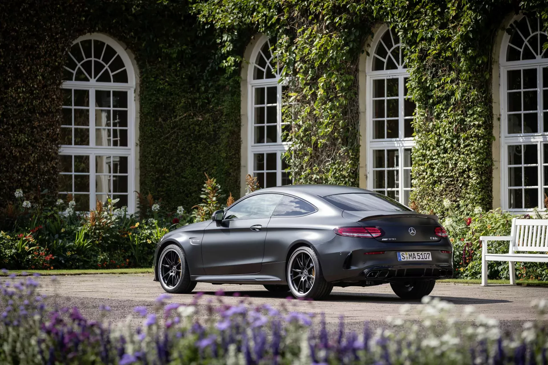 Mercedes Klasy Klasa C silnik benzyna diesel cena ceny opinie oceny zalety wady wyposażenie luksus sport osiągi