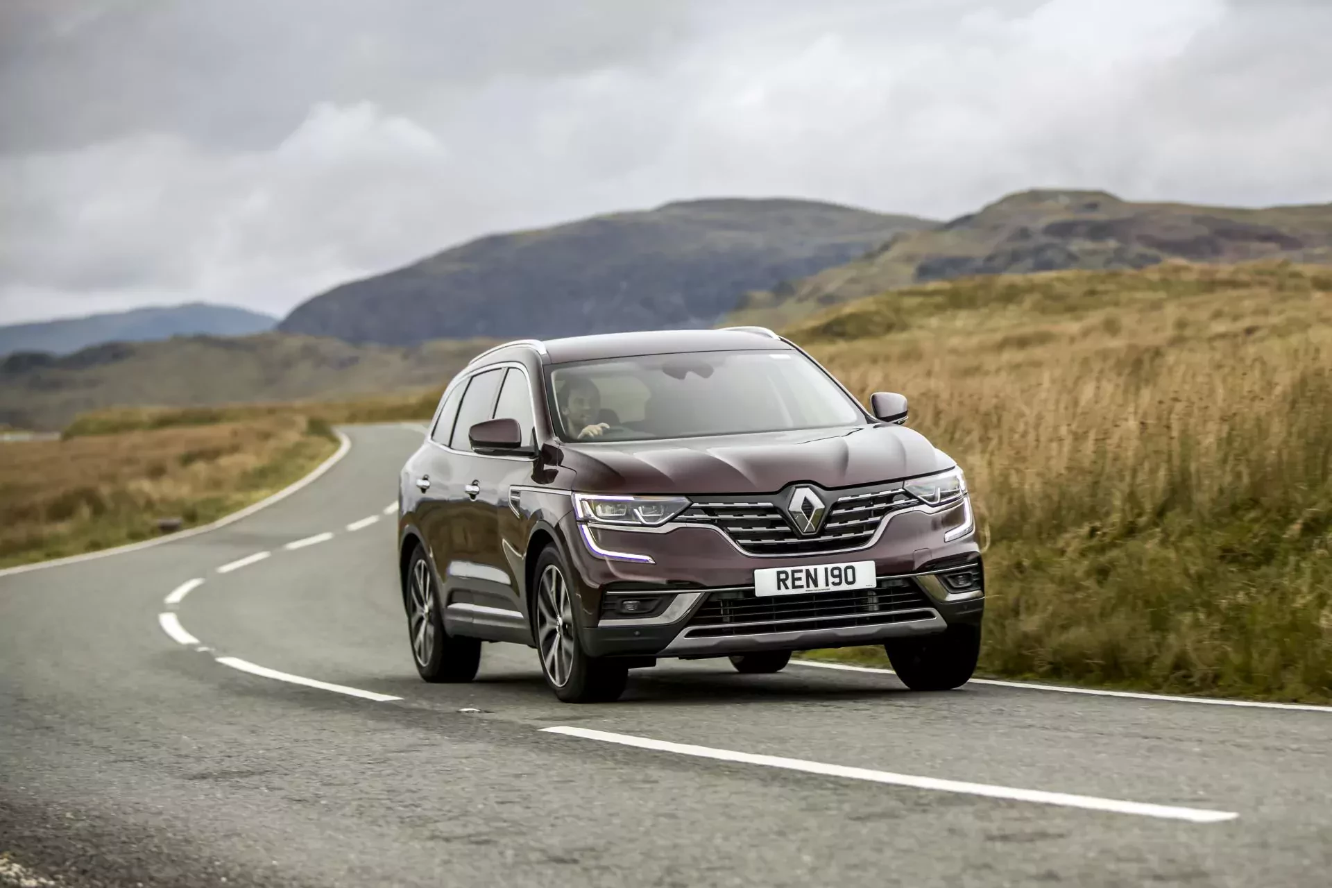 Renault Koleos SUV cena ceny opinie oceny zalety wady napęd silnik benzyna diesel skrzynia biegów