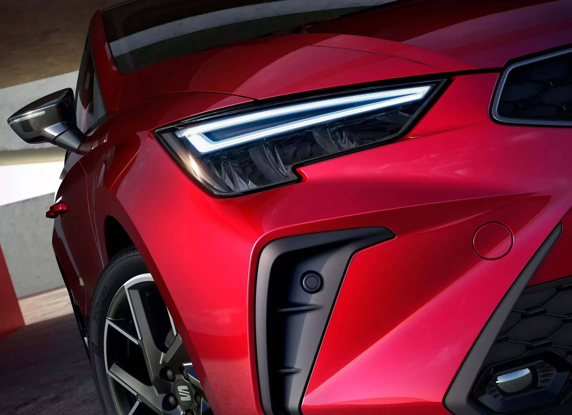 Odświeżony SEAT Ibiza z ceną na poziomie 63 tys. zł zapuszcza się w rewiry Dacii. Hiszpania czekała prawie 8 lat na rodzimego bestsellera