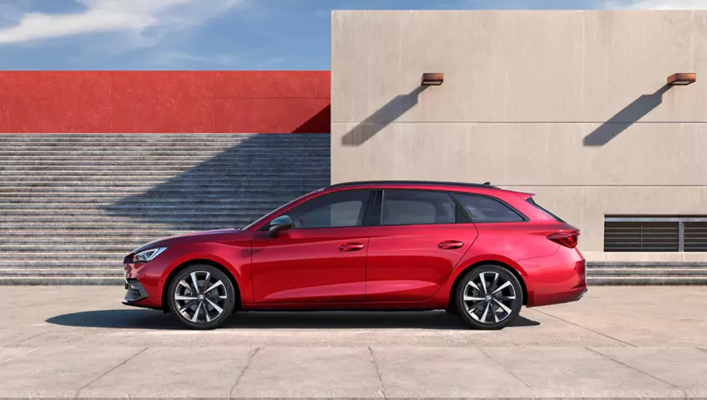 Seat składa ofertę nie do pomyślenia na rodzinnego Leona. Bagażnikiem „zjada” SUV-y na śniadanie, a spala mniej na trasie