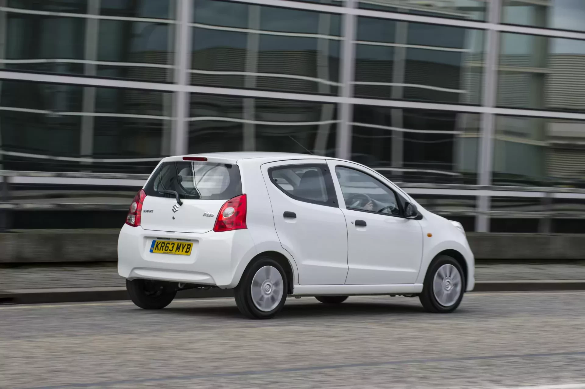 Suzuki Alto silnik cena ceny benzyna spalanie moc osiągi opinie oceny zalety wady