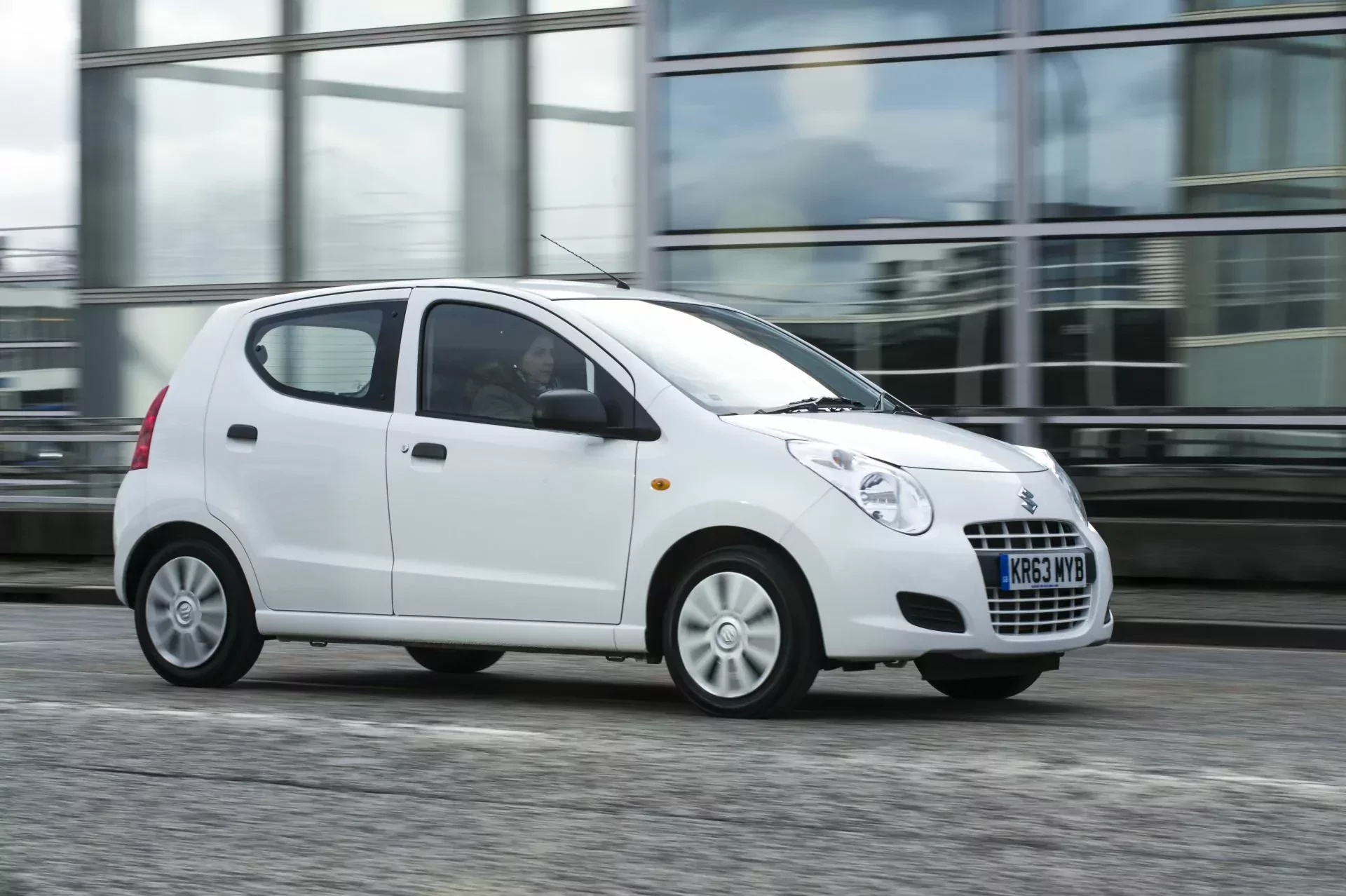 Suzuki Alto silnik cena ceny benzyna spalanie moc osiągi opinie oceny zalety wady