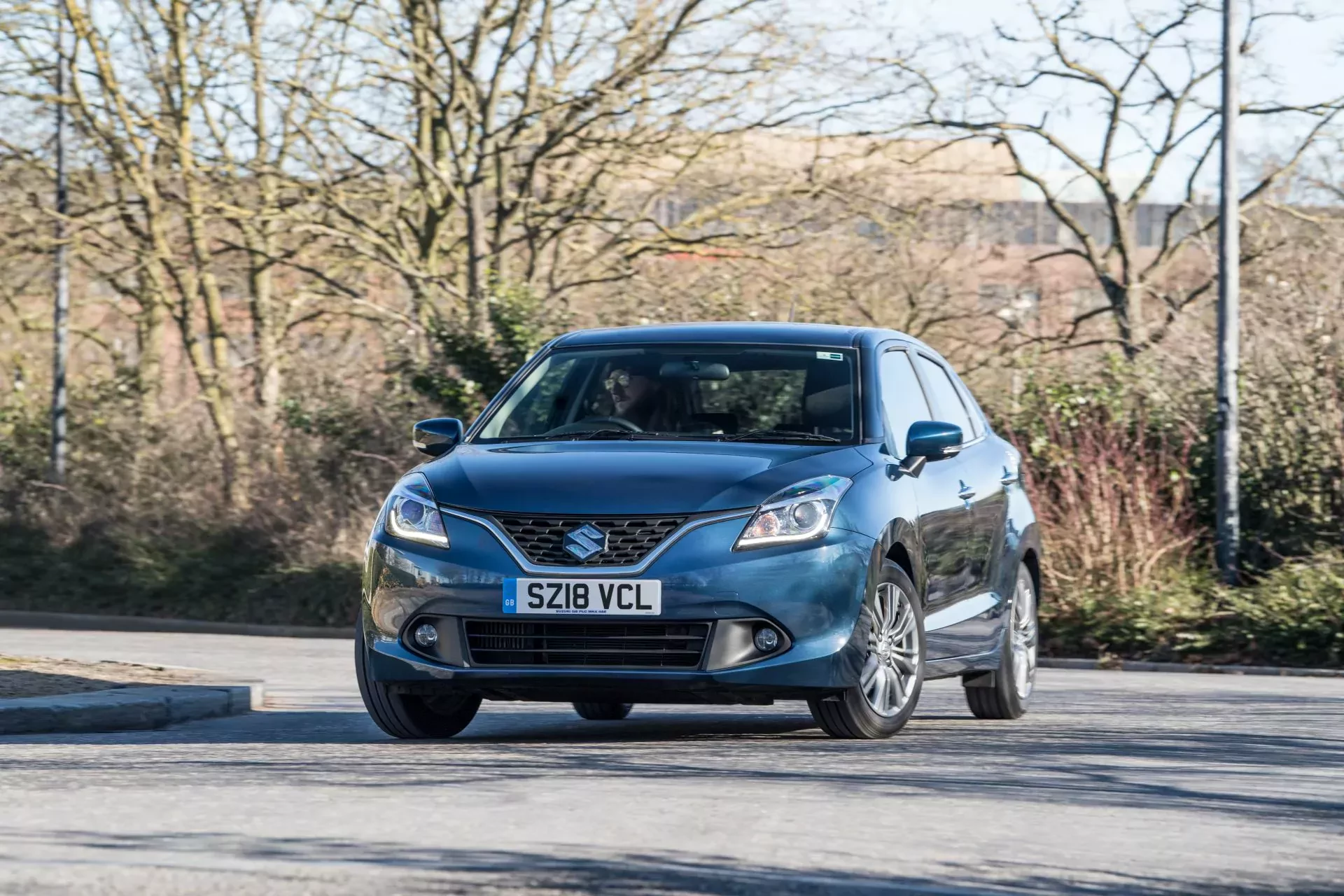 Suzuki Baleno hatchback silnik benzyna hybryda cena ceny opinie oceny zalety wady