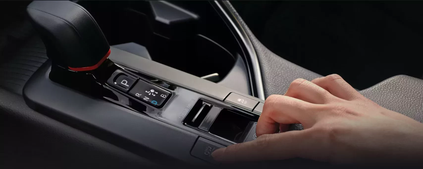 Do 130 000 zł to dla Polaków SUV numer jeden. Upolowali go w salonach Toyoty z rabatem 20 000 zł