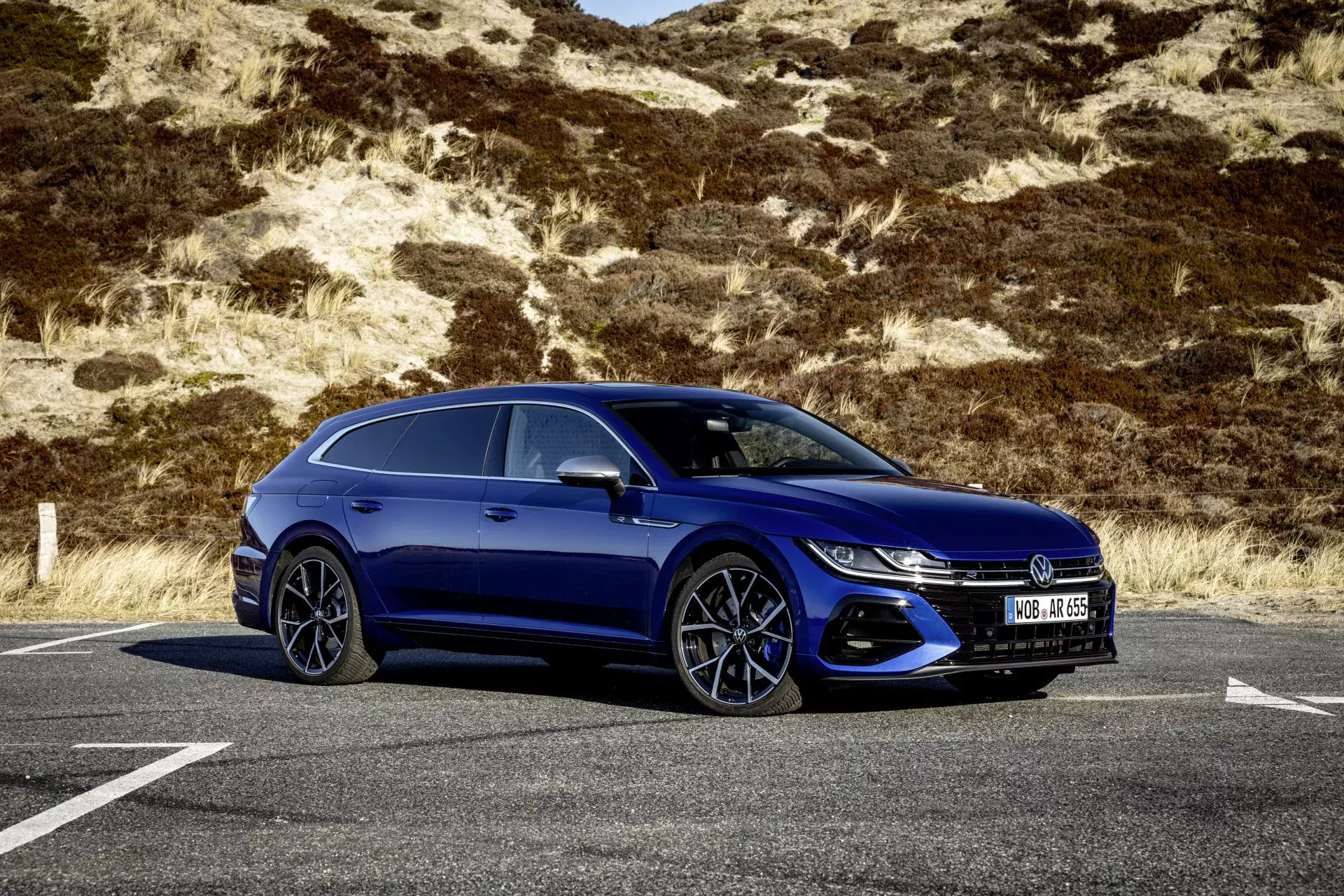 Niesamowicie wygodny Volkswagen klasy premium jest dziś o wiele tańszy. To niezła okazja