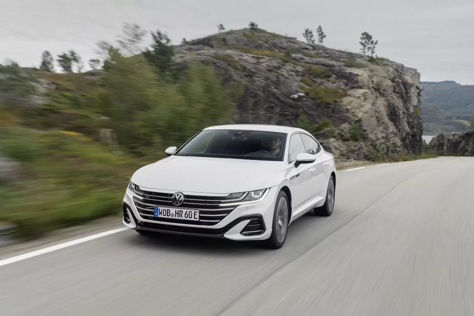 Volkswagen Arteon diesel benzyna silnik cena spalanie moc osiągi opinie oceny zalety wady wyposazenie ceny