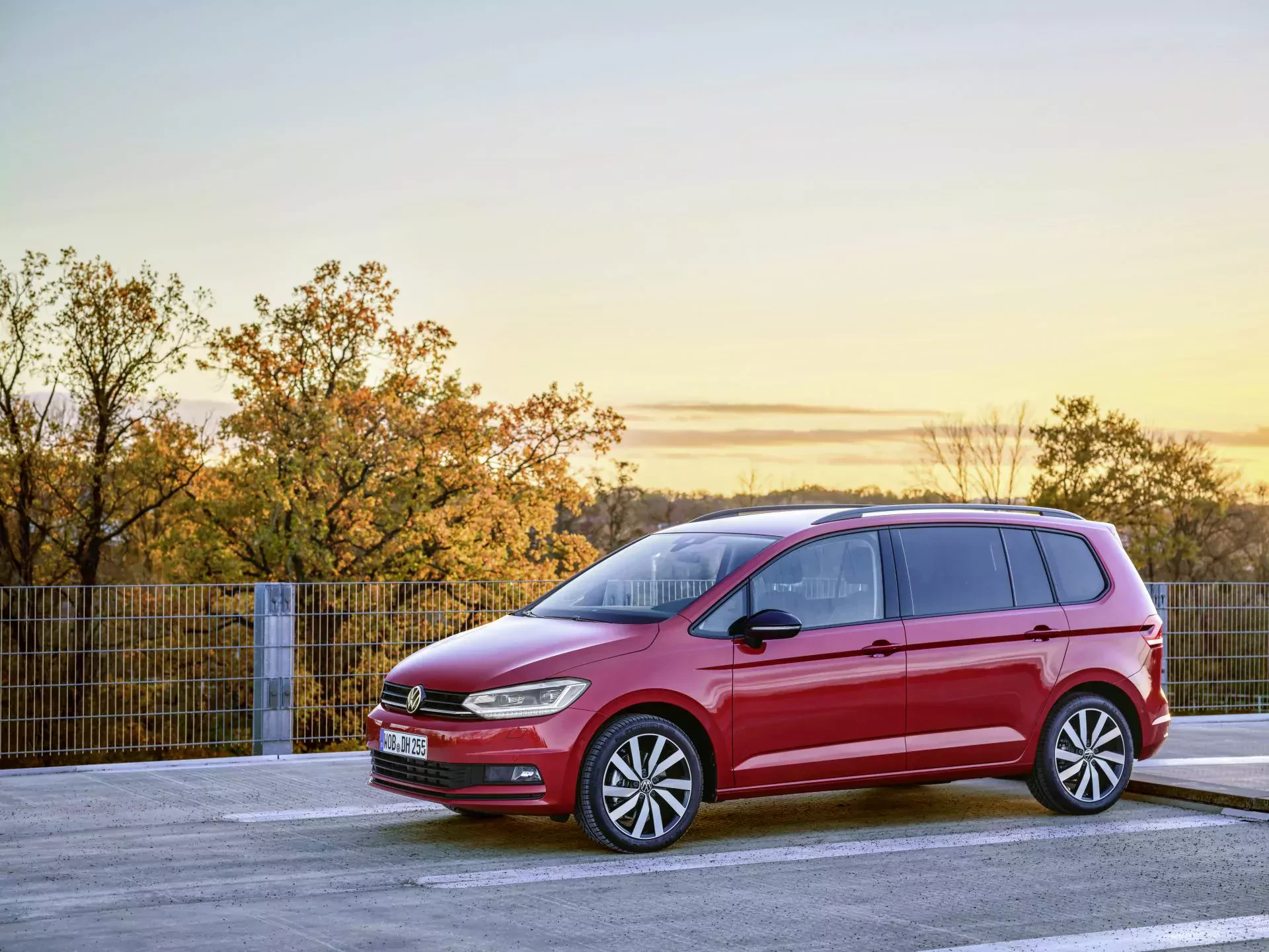 Volkswagen Touran silnik cena spalanie moc benzyna diesel nowy używany opinie oceny zalety wady ceny