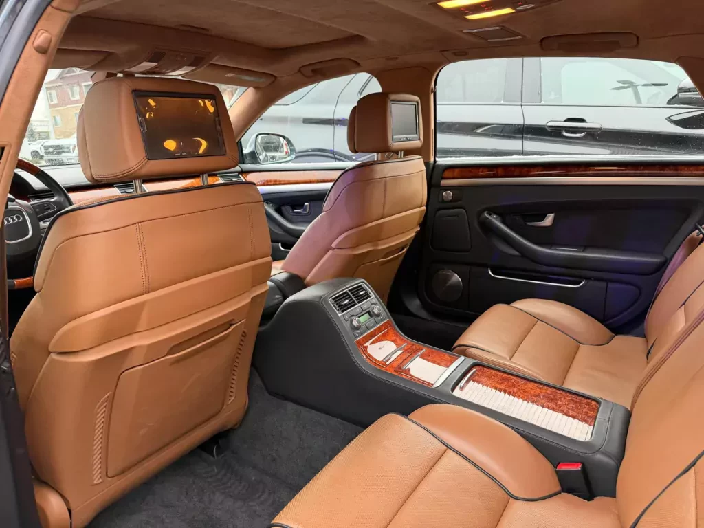 Flagowe Audi A8 L W12 z przebiegiem 30 000 km. Najwyższy luksus za 111 tysięcy złotych