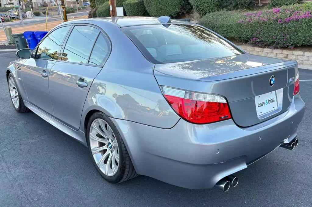 bmw-m5-e60-v10
