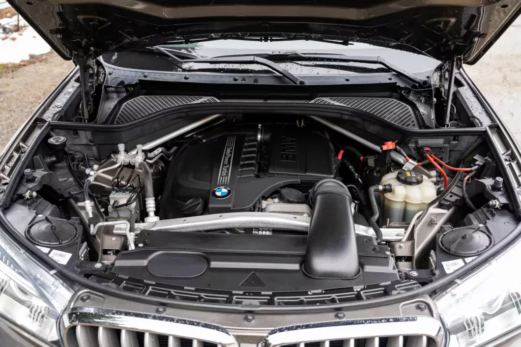 BMW X5 w full opcji i z niskim wyposażeniem. Piękne egzemplarze już za ok. 80 tysięcy złotych