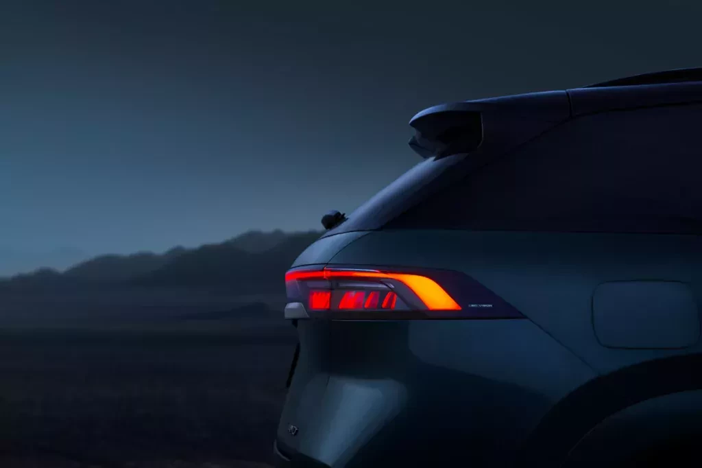 Luksus ma teraz na imię Jeacoo 8. Oszczędzasz choćby ponad 30 000 zł względem rywali, a nie rezygnujesz z niczego