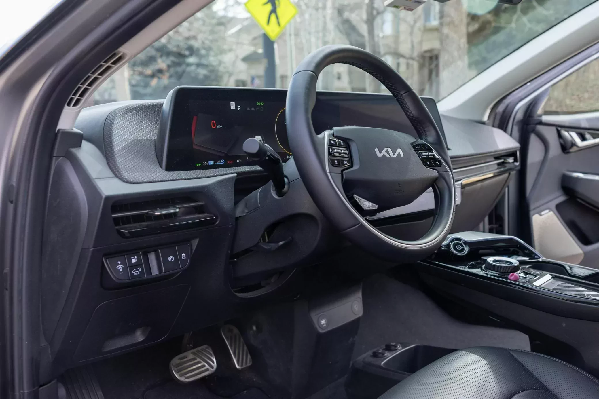 320-konna KIA z rocznika 2022. Egzemplarze z niskim przebiegiem za mniej niż 70 tysięcy złotych