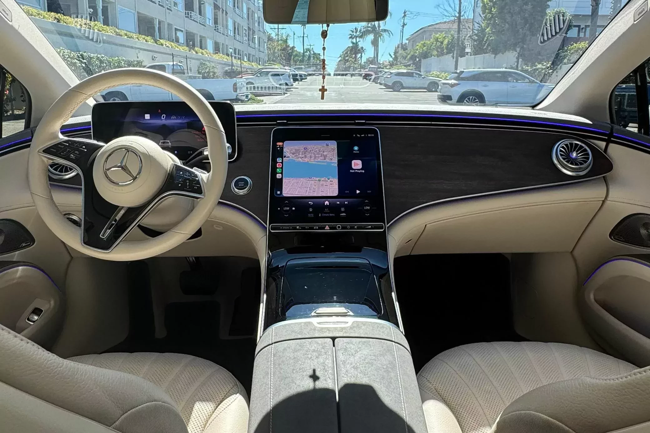 329-konny Mercedes z 2022 r. za mniej niż 100 tysięcy złotych. Praktycznie w full opcji