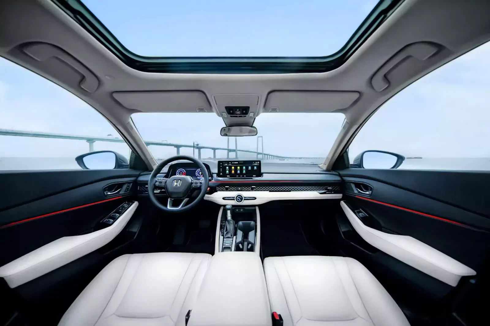 Nowa Honda Accord z ceną 71 400 złotych. To duży, rodzinny sedan z 2-litrową benzyną