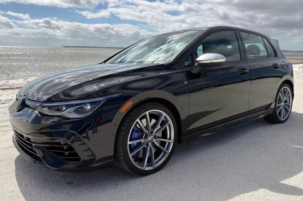 volkswagen-golf-r-prawie-nowka