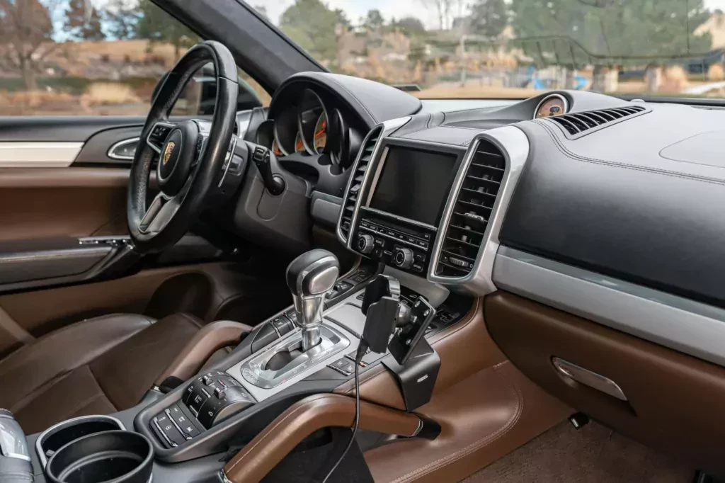 wypasione-porsche-cayenne-za-cene-skody