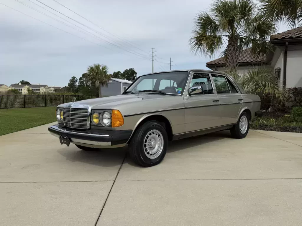1985-Mercedes-300D-Auction-17