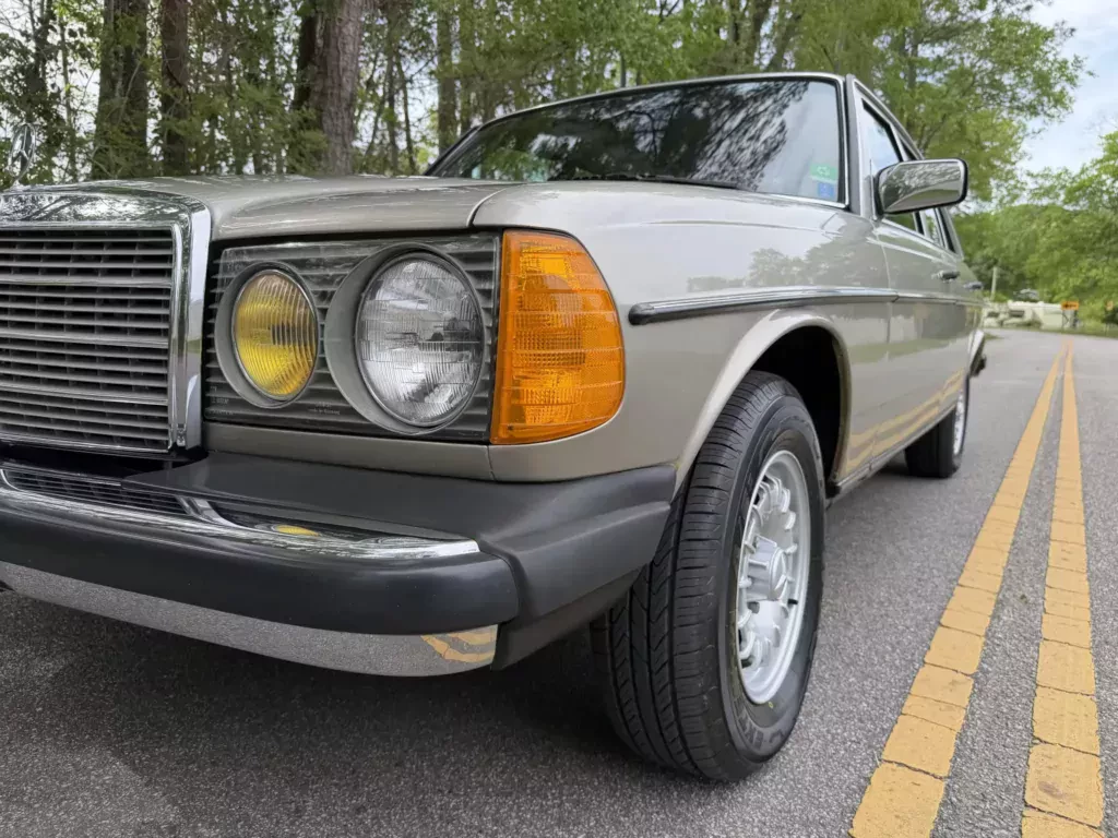 1985-Mercedes-300D-Auction-17