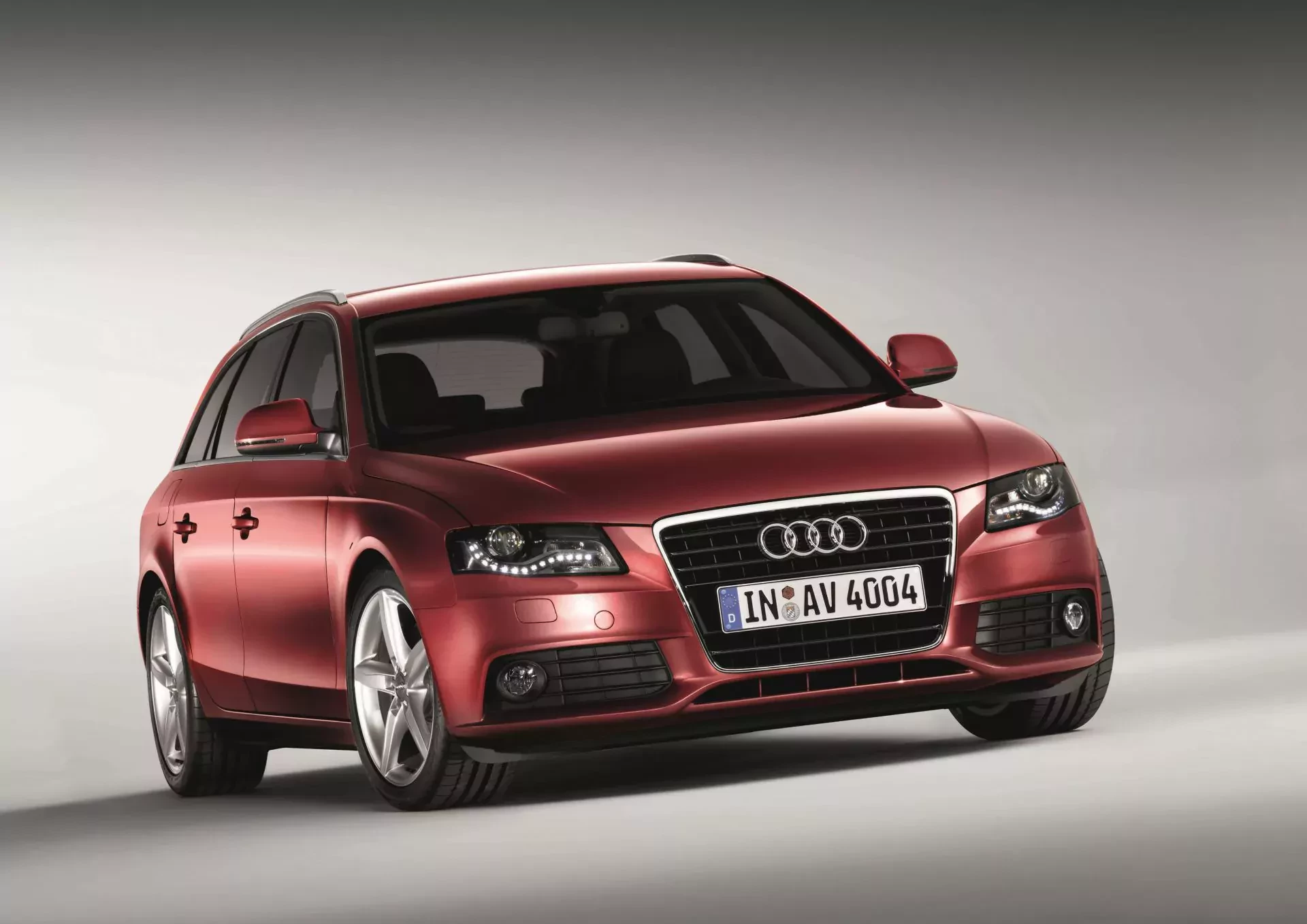 Audi A4 B8 czwarta generacja benzyna diesel silnik moc pojemność cena ceny opinie oceny zalety wady