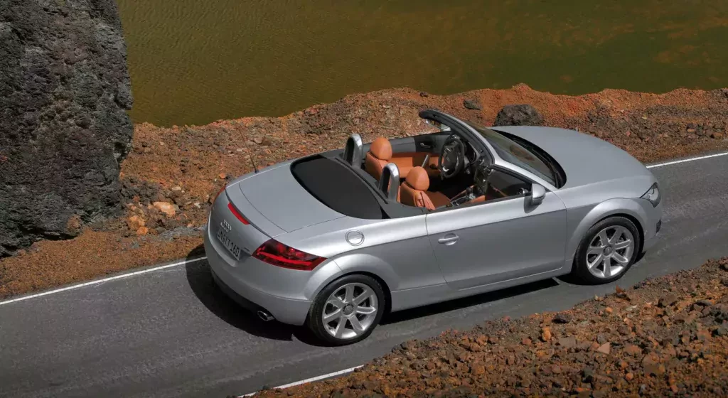 Sportowe Audi TT zrobiły się tak tanie, iż choćby żona nie zrobi awantury o marne 37 tys. zł. W cenie 250 KM, quattro i nadwozie kabrio