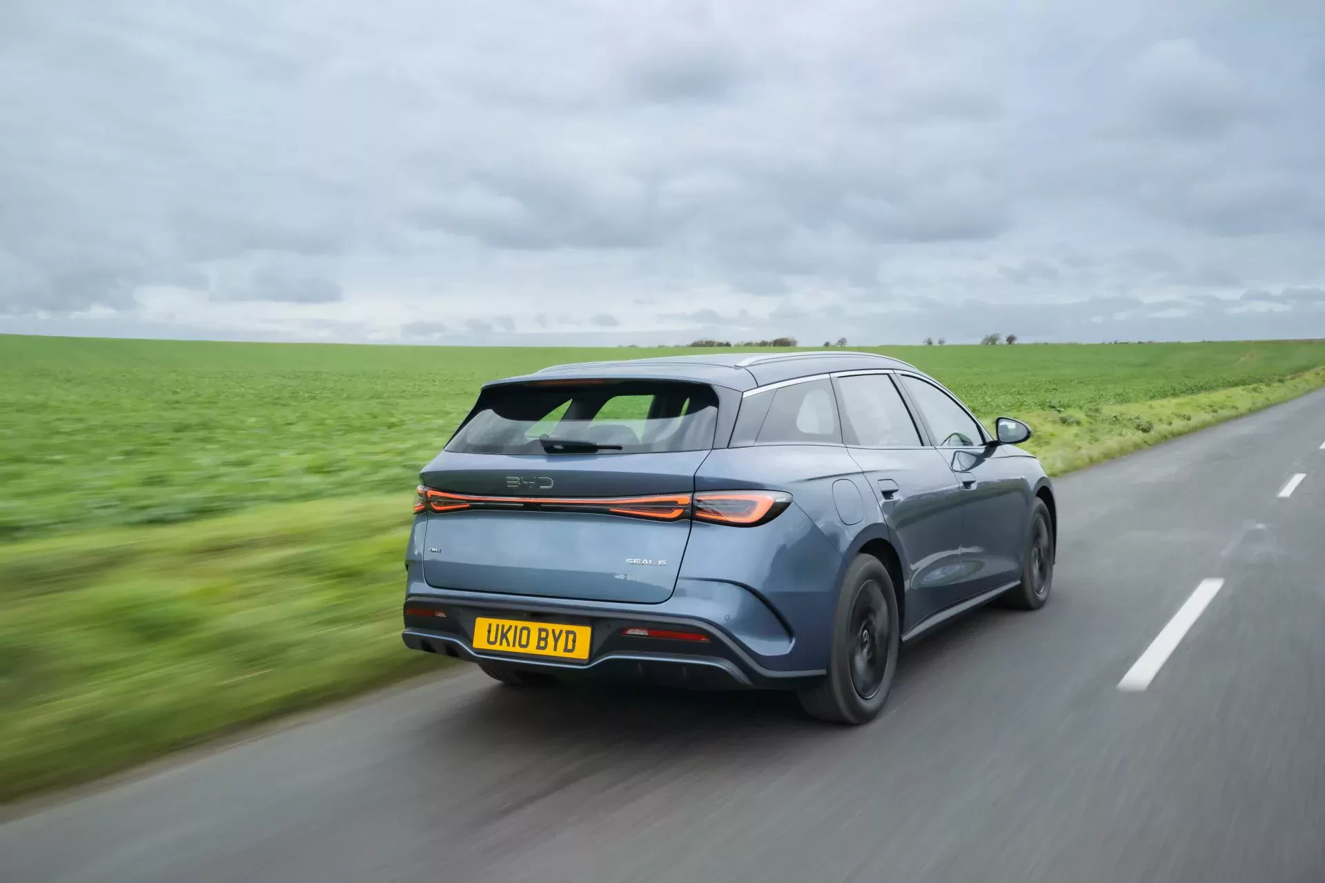 BYD Seal 6 hybryda moc osiagi spalanie cena ceny używany nowy z salonu wyprzedaż rocznika zaledy wady opinie oceny sedan kombi