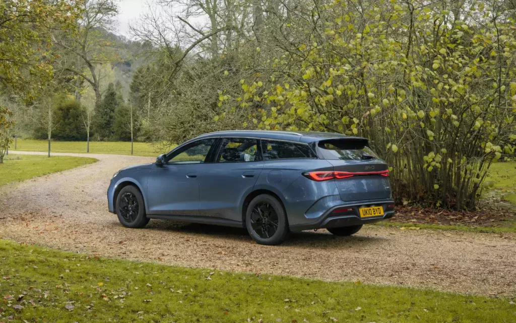 Chińskie kombi sprawia, iż szczęka opada do podłogi. Moc, technologia, design, cena – tu wszystko gra