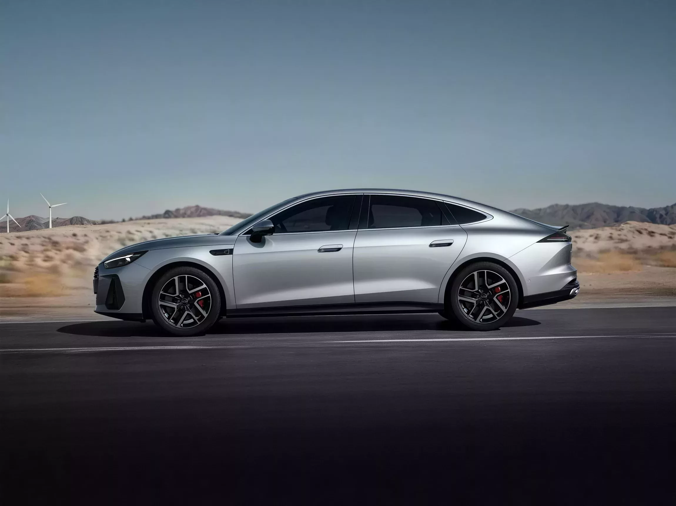 Chery narobiło szumu nowym sedanem w Pekinie. Arrizo S 2026 z mocną benzyną pod maską wygląda jak hit Audi